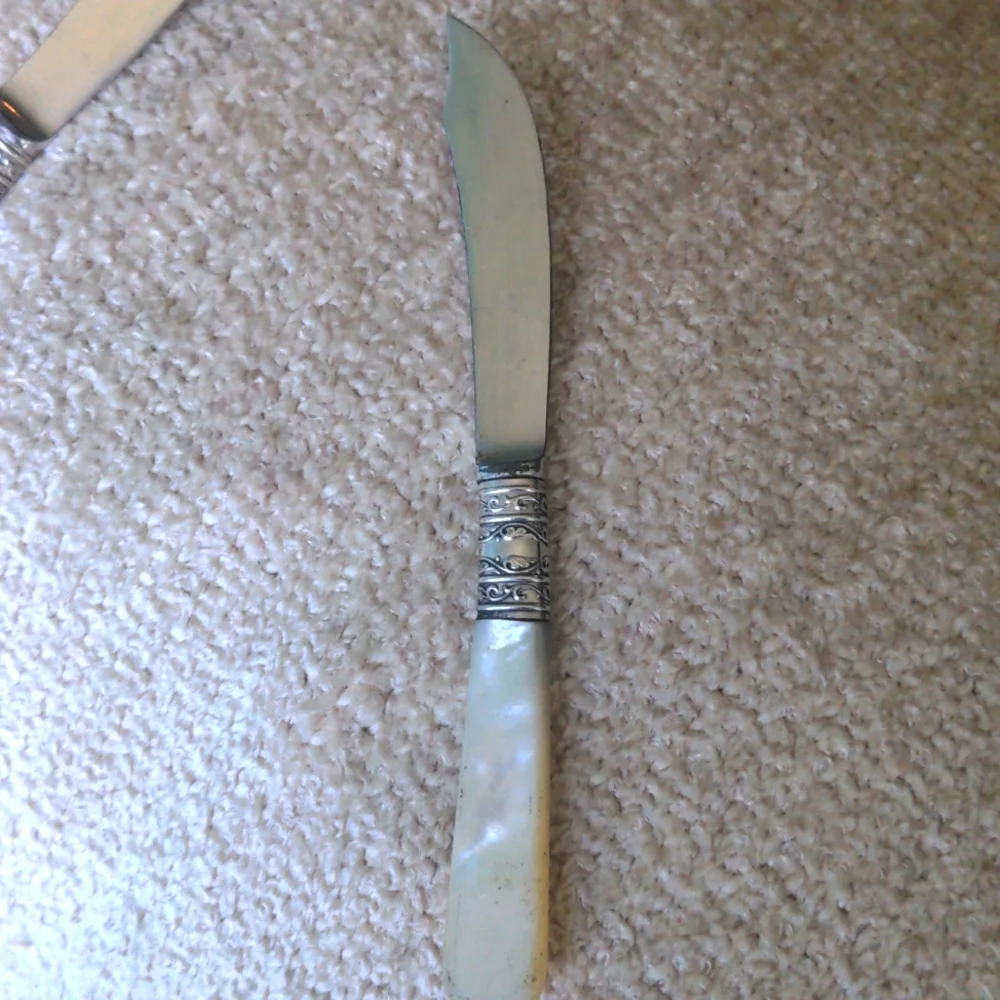 Sterling Vintage Knives, Mother of Pearl Handles, Fruit, Cheese, Etc. EUC